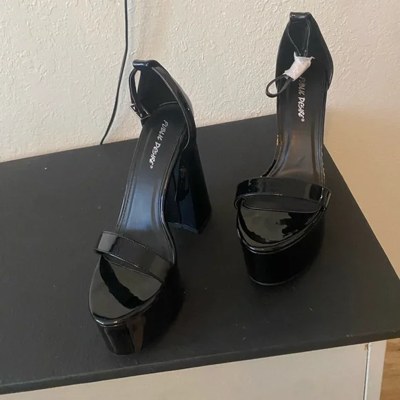 heels - Picture 2 of 2